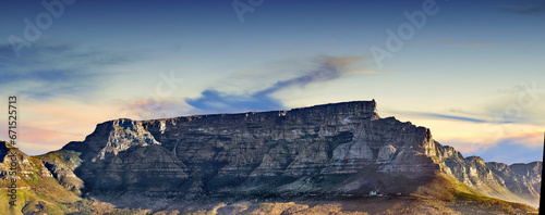 Photo Copy space with scenic landscape of Table Mountain in Cape Town with cloudy blue sky background