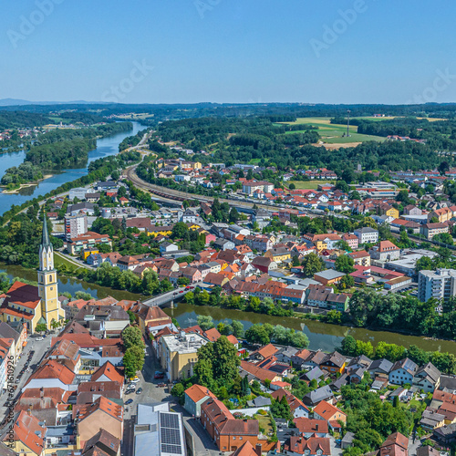 Vilshofen im niederbayerischen Landkreis Passau von oben, Blick auf die Innenstadt östlich der Vils