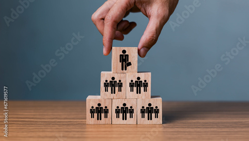 Obraz na płótnie Organization and team structure symbolized with cubes, leadership manager team of company, business organizational hierarchy job concept, president job change control w salonie