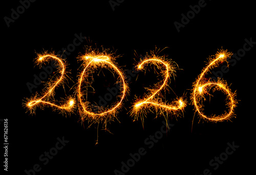 Jahreszahlen 2026 mit Sternspritzer vor dunklem Hintergrund.