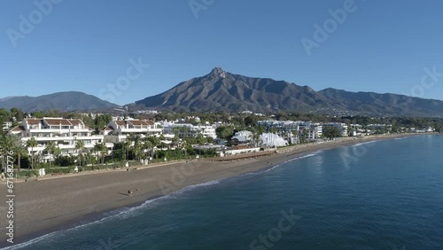 Montaña cerca del Mar