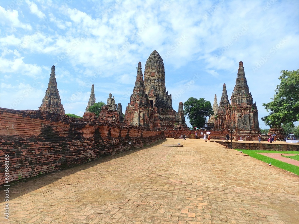 Fototapeta premium Phra prang of a temple in Phra Nakhon Si Ayutthaya Province