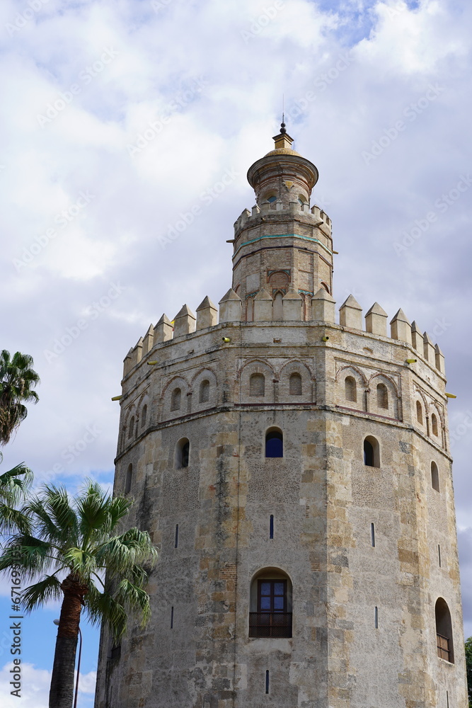 Torre del Oro, maurischer Wachturm am Guadalquivir in Sevilla