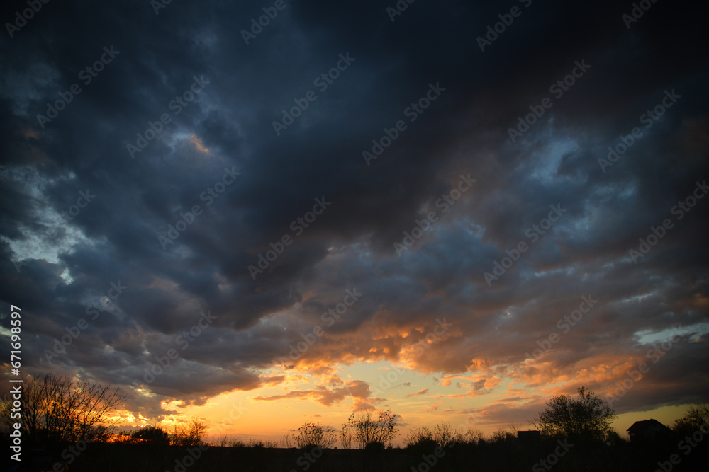Fototapeta premium Dramatic sunset before storm