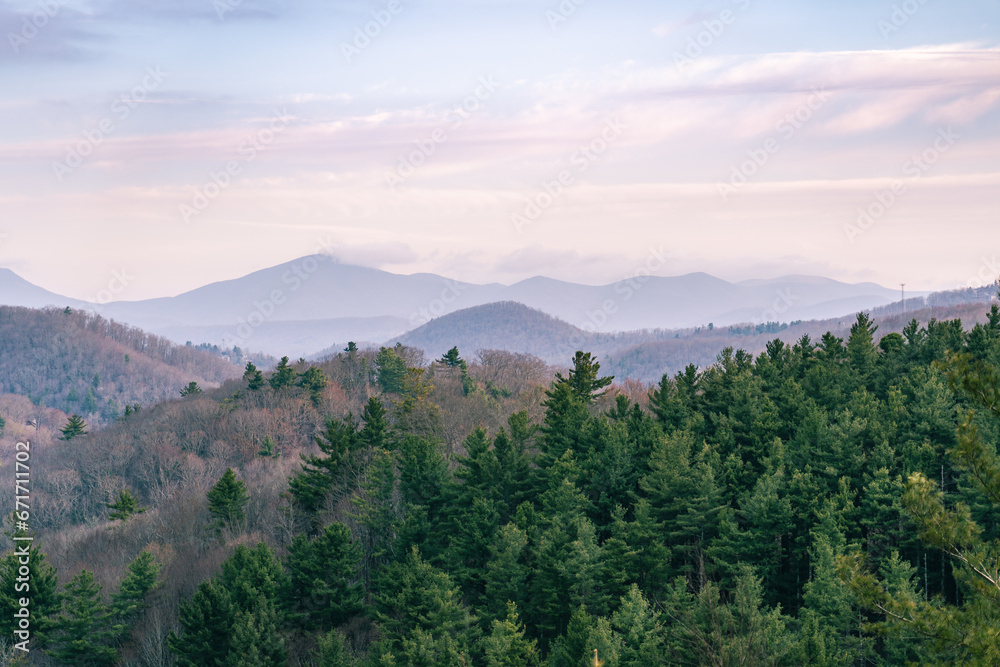 Ταπετσαρία A purple winter sunrise over the Blue Ridge Mountains off the parkway
