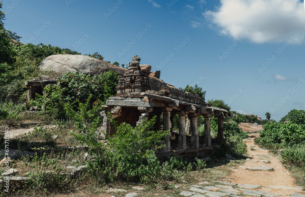 Φωτογραφία The ruins of Vijayanagara are the former capital of the Vijayanagara Empire