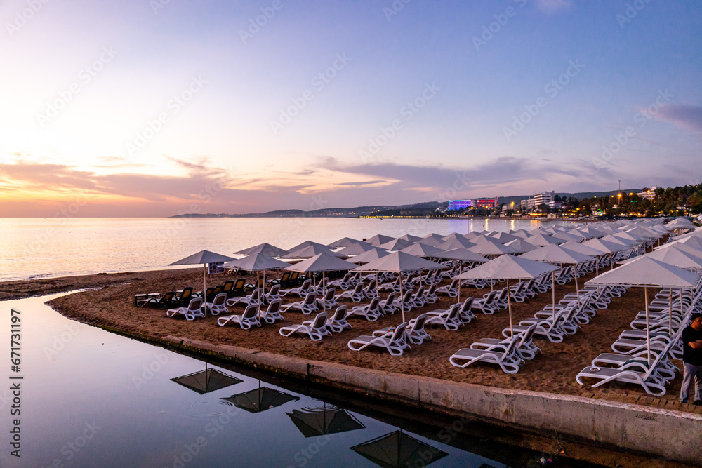 Fototapeta premium Spätsommertage an der Türkischen Rivera vor den Toren der Stadt von Alanya - Türkei