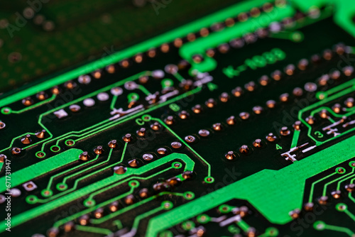 Detalle de varios circuitos impresos de una placa electrónica de color verde photo