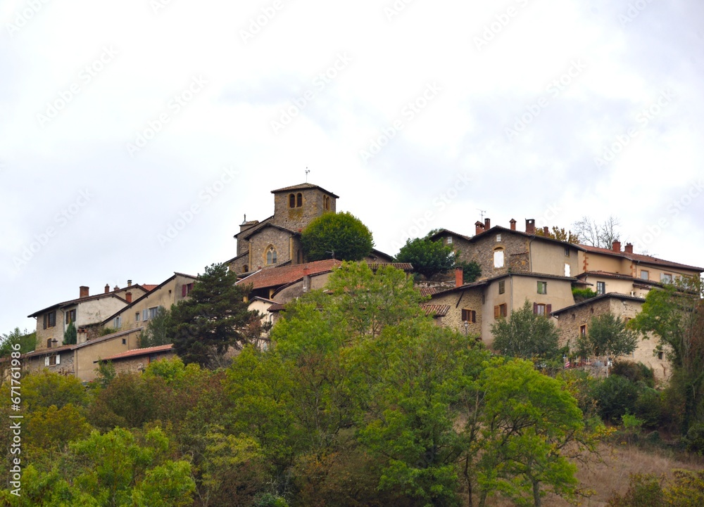 Ternand (village des Pierres Dorées dans le Rhône)