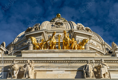 Front view of the dome and gold Quadriga statue of the Capitol building in the state of Minnesota in Saint Paul, MN