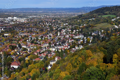 Blick auf Freiburg-Herdern im Herbst
