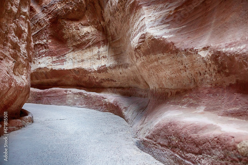 Kayon Sik. Close-up of the intricately shaped canyon walls and winding road. Petra Jordan photo