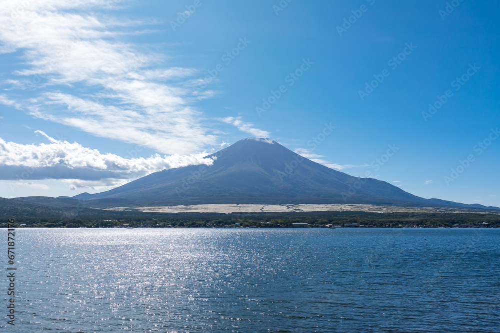 (山梨県ｰ風景)秋の山中湖と富士山３