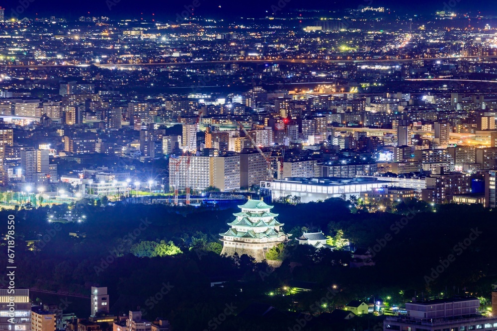 名古屋市、ミッドランドスクエアから眺める名古屋城の夜景