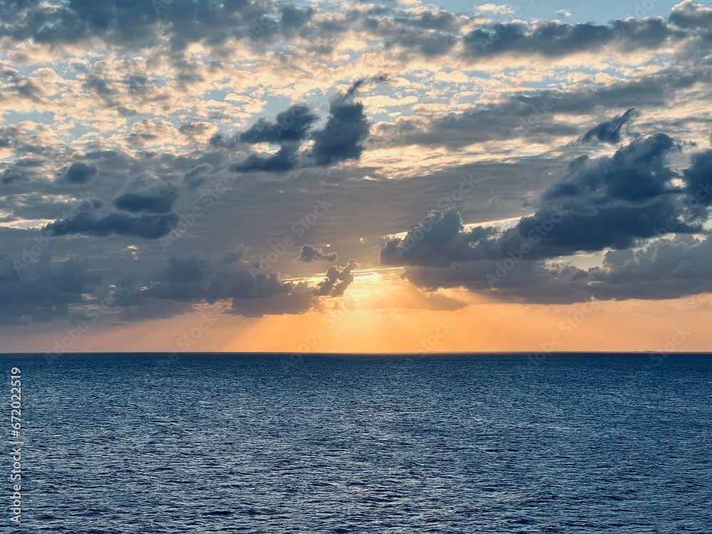 Obraz premium sunset over the ocean