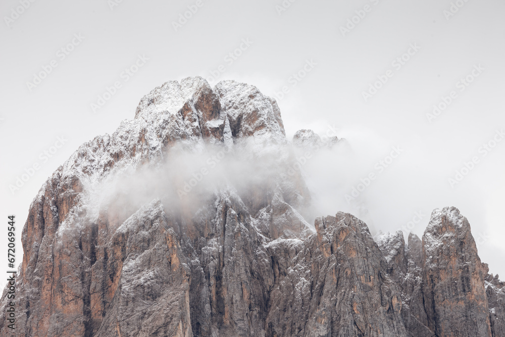 Φωτογραφία The northern side of Sasso Lungo after a first autumnal snowfall