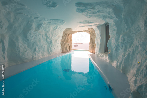 Fototapeta Naklejka Na Ścianę i Meble -  Cave style pool with sea view