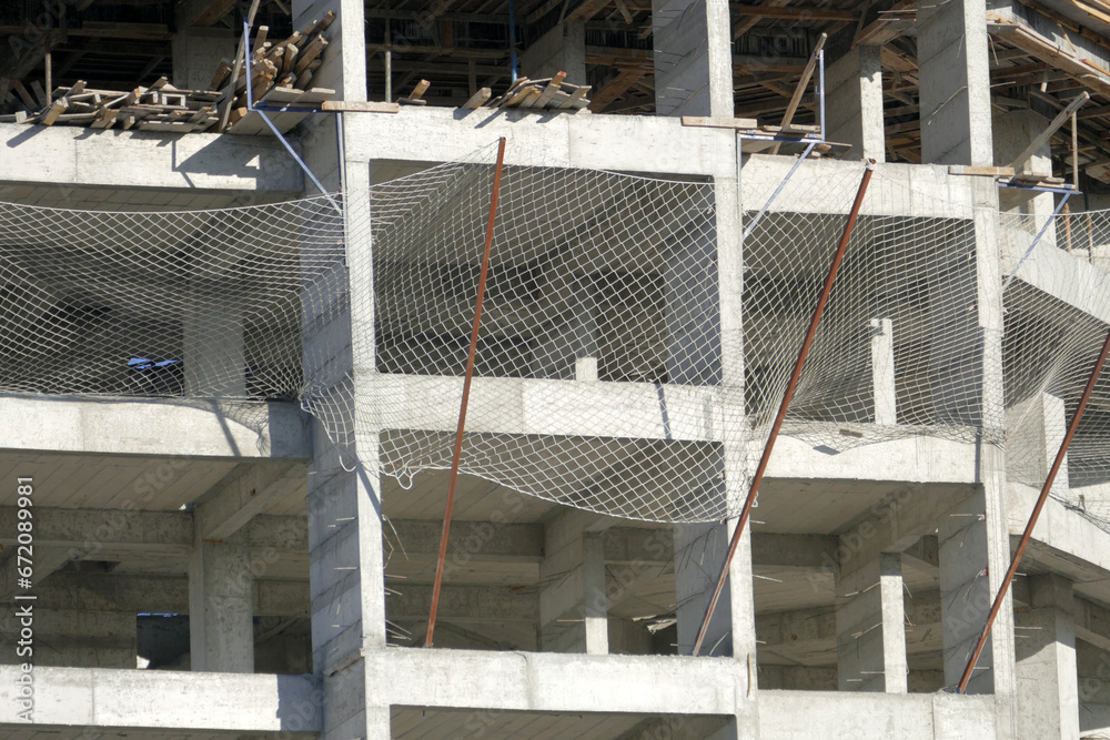 Building construction with a safety net to prevent fatal accidents,