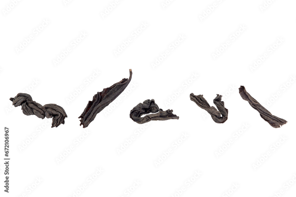 Set of dry black tea leaves isolated on a transparent background. - obrazy, fototapety, plakaty 
