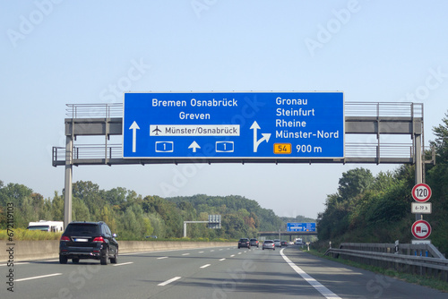 Hinweisschild Autobahn 1, Ausfahrt Münster-Nord in Richtung Osnabrück photo