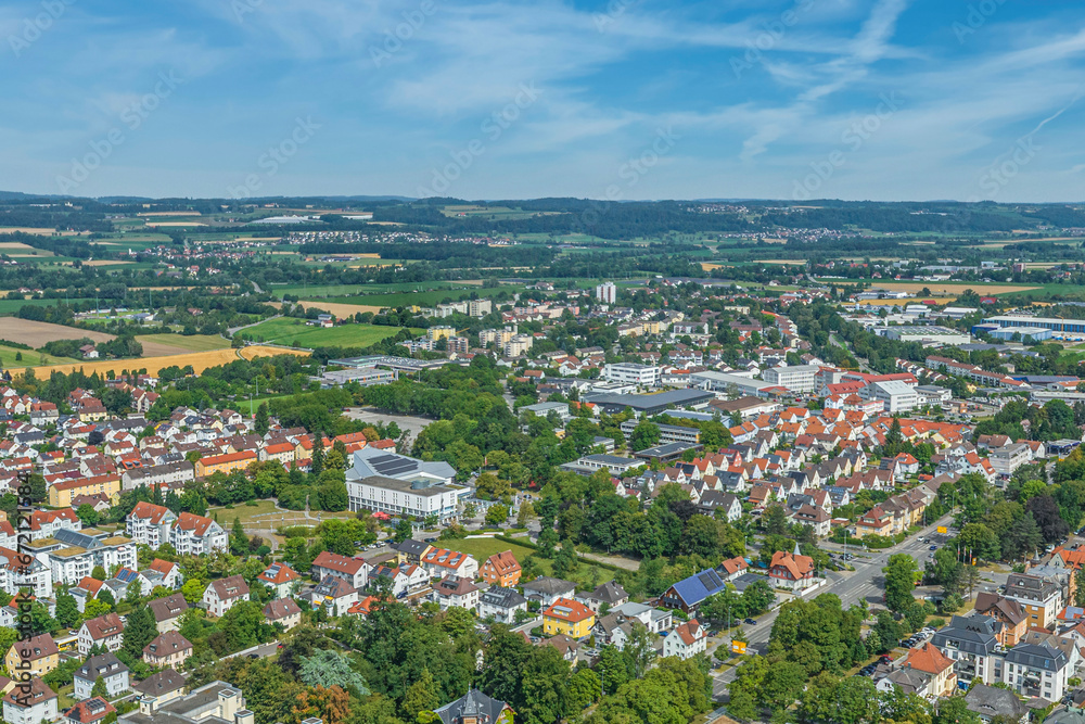 Die oberschwäbische Mittelstadt Weingarten im Landkreis Ravensburg von oben