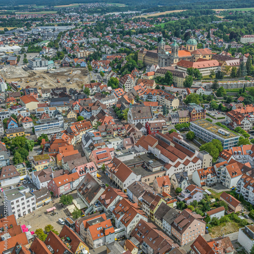 Weingarten in Oberschwaben im Luftbild, Blick auf das Stadtzentrum und das Kloster auf dem Martinsberg