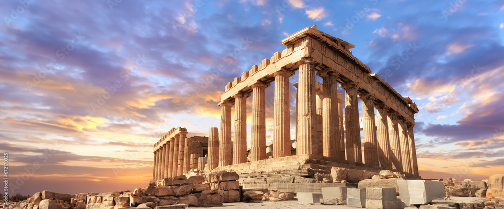 Naklejka premium The ruins of an ancient greek temple. Parthenon on the Acropolis in Athens, Greece on a sunset
