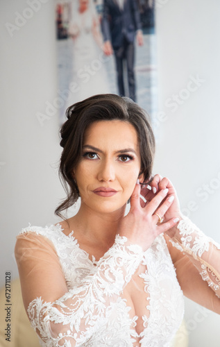 beautiful bride getting ready for her wedding day