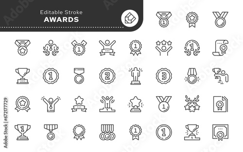 Award and medal icon in outline linear style. Winner, prize, cup and winnings in competitions. Vector set of conceptual web icons for applications, websites. Pictogram collection.