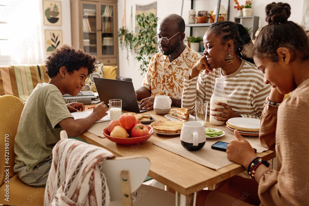 Cheerful Black family having breakfast at big table - obrazy, fototapety, plakaty 