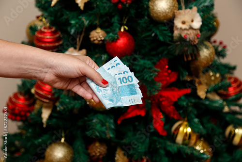 one hundred reais banknotes - hand holding brazilian banknotes