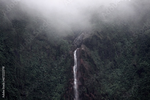 Tropischer Wasserfall