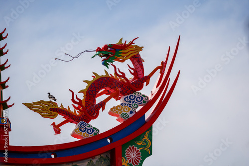 Chinese Temple Roof with Dragon Statue Decoration