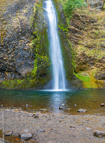 Horsetail Falls Plunging Into Pool, Cascade Locks, Columbia River Gorge National Scenic, Area, Oregon, USA