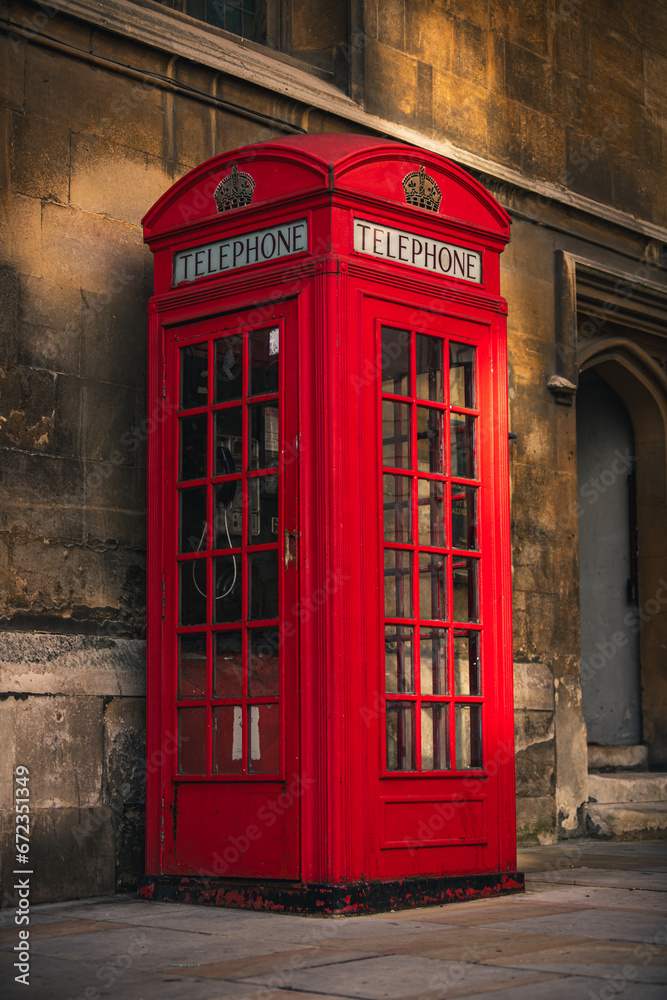 Obraz premium red telephone box