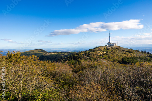 Émetteur de télévision du mont Pilat, au sommet de la Crêt de l’Œillon, dans le parc naturel régional du Pilat à l’automne