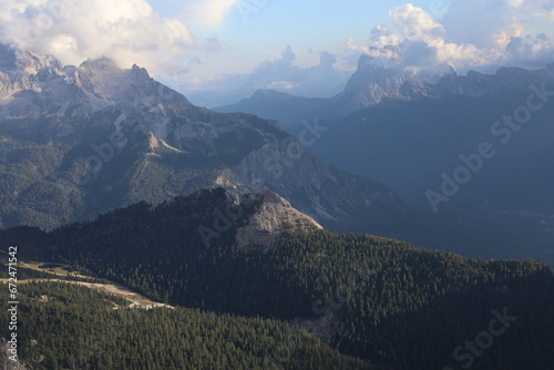 Obraz na płótnie Piękne szczyty Dolomitów w salonie