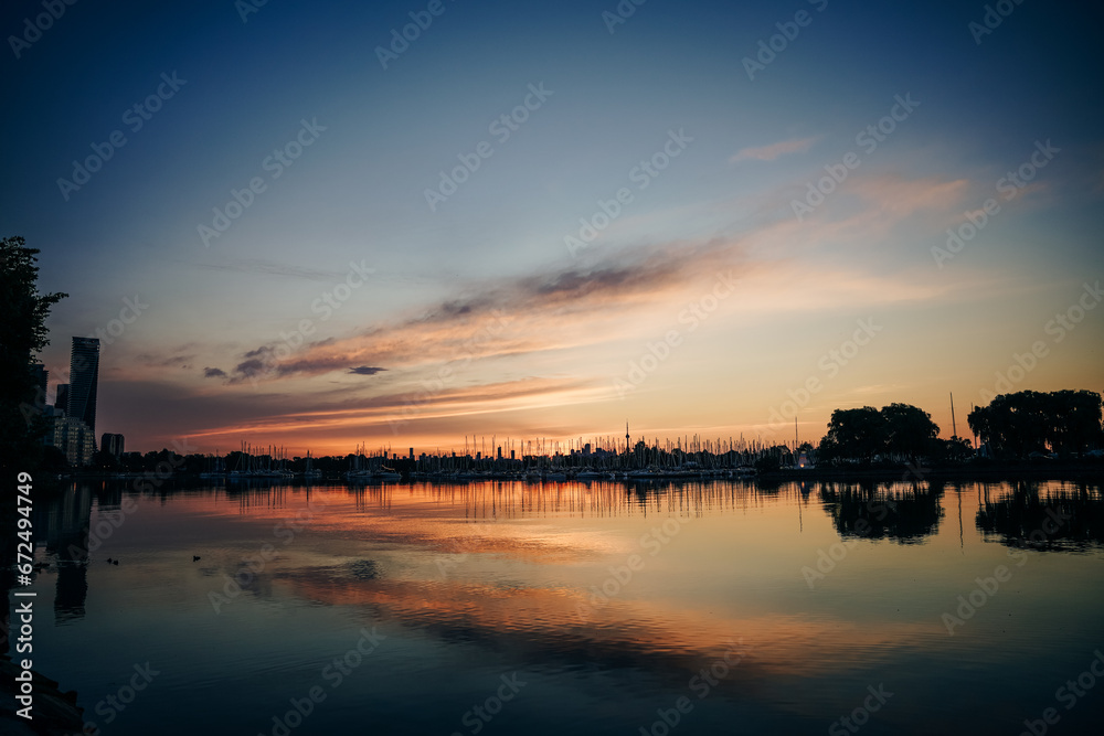 Naklejka premium Panoramic view of Toronto skyline at sunrise, Ontario, Canada