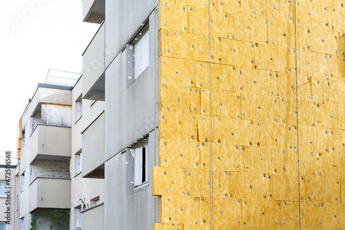 Rénovation énergétique. Isolation thermique par l'extérieur d'immeubles en copropriété. (ITE)