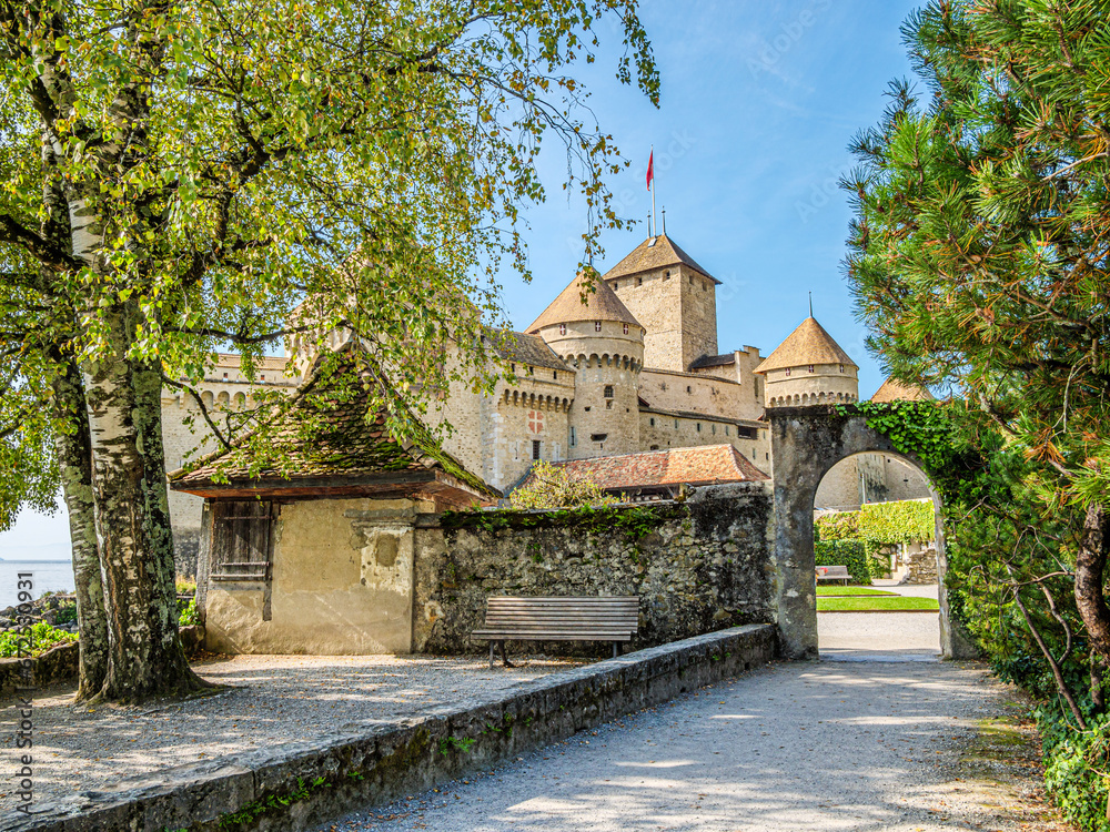Fototapeta premium Arch To Chateau
