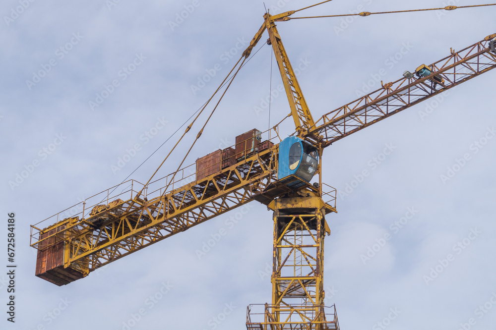 Construction of a multi-storey residential building using a yellow tower crane