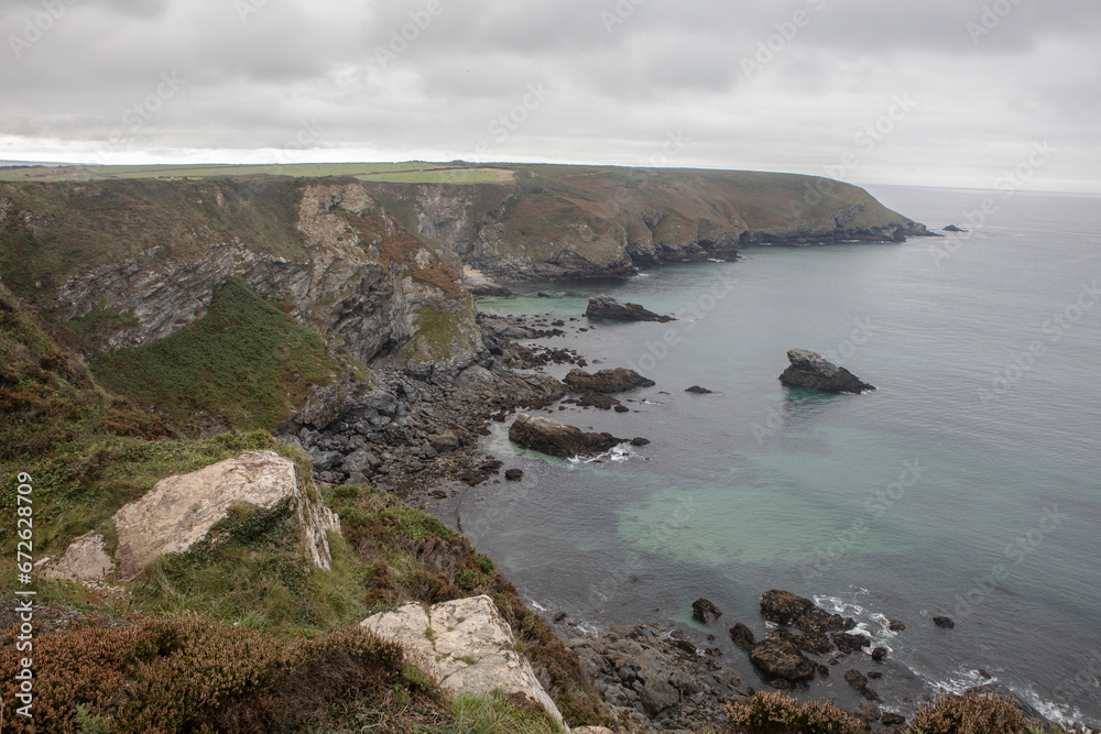Obraz premium The dramatic coast along Cornwall viewed from a coastal walk at the edge of the cliffs.