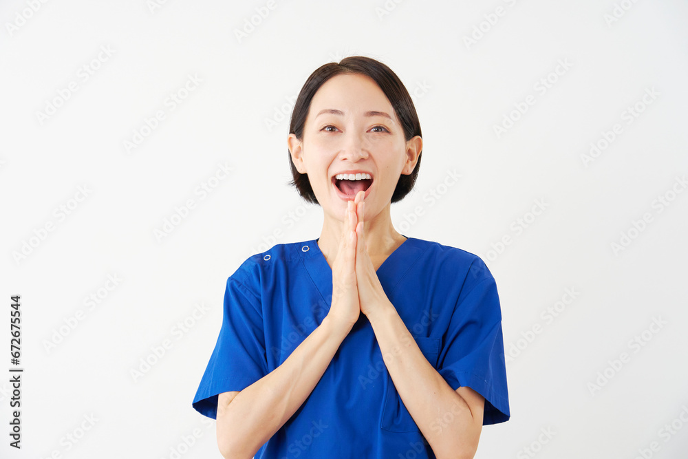 喜ぶ女性の医者　白背景