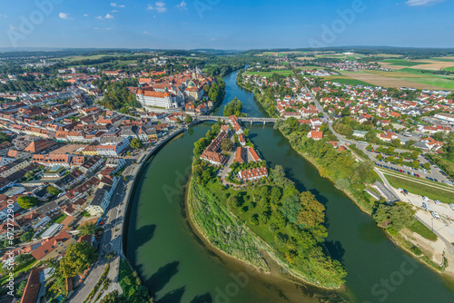 Neuburg an der Donau von oben, Ausblick auf die Leopoldineninsel