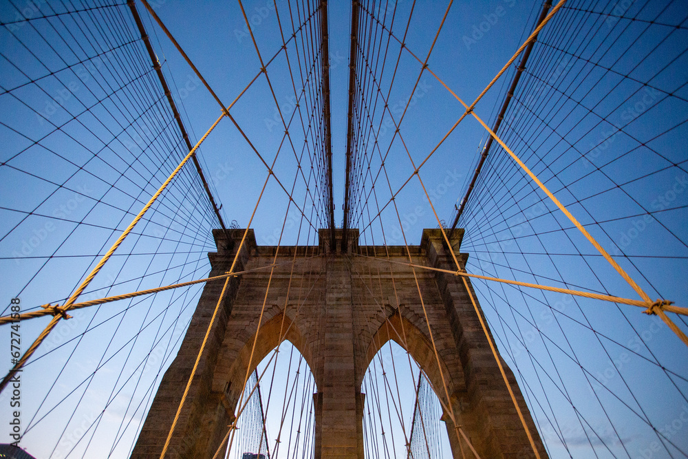 Obraz premium Brooklyn Bridge Elegance - New York City Icon