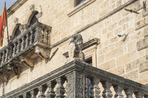 Sculptures on the facade of the Cathedral  © FromWithLove
