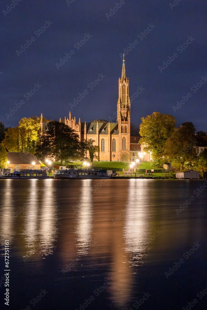 Kloster beleuchtet in Malchow an der Müritz, Mecklenburger Seenplatte