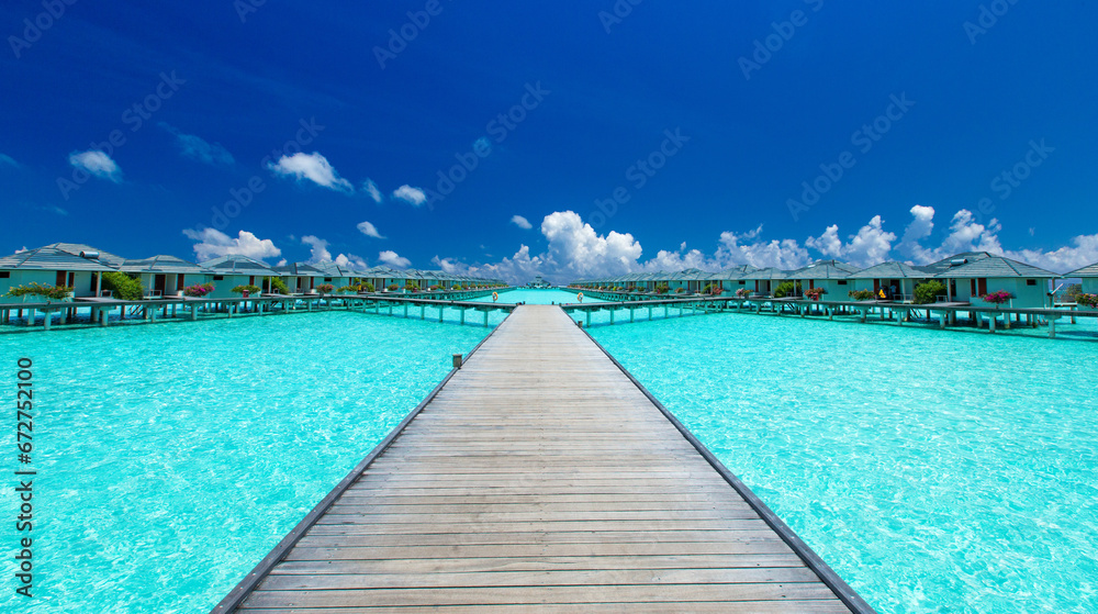 Obraz premium tropical Maldives island with beach. Holiday and vacation concept.