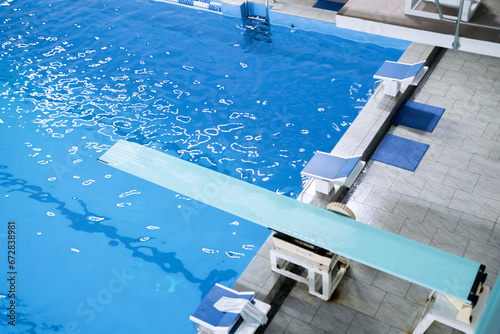 Papier peint springboard for sports jumping water in the pool