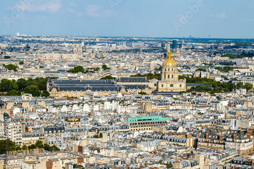 Paris city is the capital of France for holidays all year round... Paris, France, 07-27-2019 © DIMITRIOS VASILAKIS